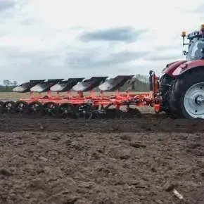 Pług Gregoire Besson Rover z wałem Andpak doprawiającym i zagęszczającym, dostępny w ofercie firmy Korbanek