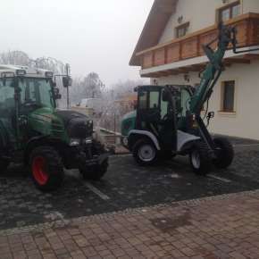 Ładowarka Kramer KL na placu obok Fendta