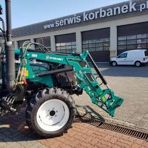 Zielony wysięgnik ładowacza Xtreme S z rozdzielaczem hydraulicznym i przewodami hydraulicznym www.korbanek.pl