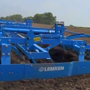 Lemken Kompaktor podczas pracy 