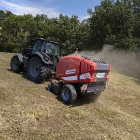 Prasa Maschio Extreme 266 z ciągnikiem Deutz Fahr