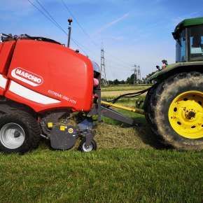 Prasa Maschio Extreme 286 z ciągnikiem John Deere