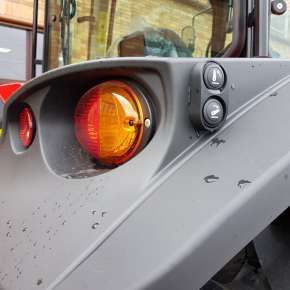 Lampa tylna wraz z przyciskami w Massey Ferguson 5700 SL 