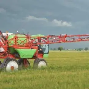Opryskiwacz samobieżny Krukowiak Herkules z belką rozłożoną