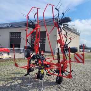 SIP typ SPIDER 685/6 przetrząsarka do siana i trawy na placu w firmie Korbanek