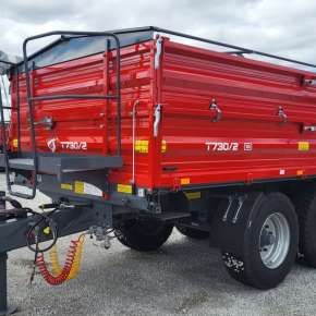 Nadstawki o wysokości 500 mm, pomost roboczy i plandeka w przyczepie tandemowej Metal-Fach typ T730/2