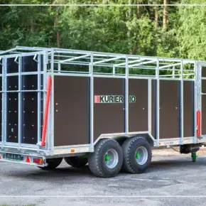 Przyczepa do przewozu zwierząt polskiej produkcji Cynkomet