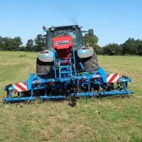 Regenerator łąki Carre Prairial na łące