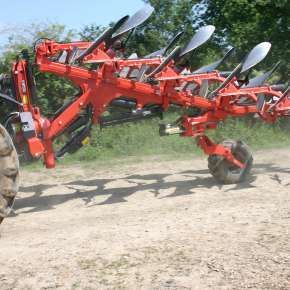 Pług Gregoire Besson ROVER, zawieszany będący w ofercie firmy Korbanek na Polskim rynku
