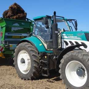 Rozrzutnik obornika Bergmann TSW 5210 W V-SPREAD z ciągnikiem Arbos