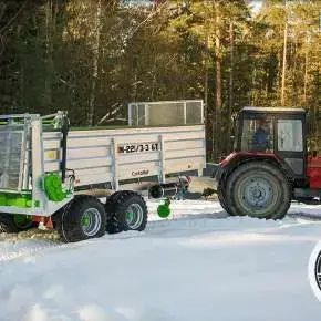 Ciągnik Arbos z rozrzutnikiem obornika