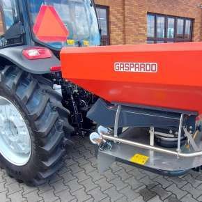 Rozsiewacz nawozów Gaspardo ZENO z ciągnikiem ARBOS