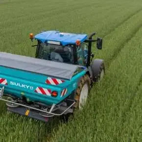 Rozsiewacz nawozów Sulky X40+ w ścieżkach technologicznych
