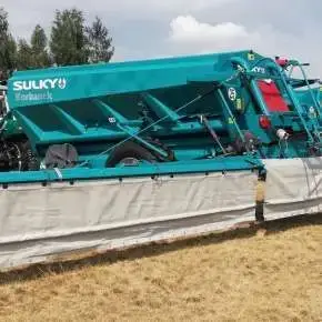 Rozsiewacz przyczepiany XT160 z belką do wapna pylistego