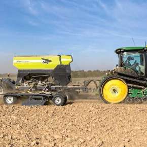 Siewnik Sky Maxidrill z ciągnikiem John Deere