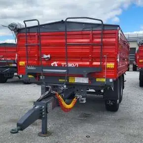 Nadstawki o wysokości 500 mm, pomost roboczy i plandeka w przyczepie tandemowej Metal-Fach typ T730/1