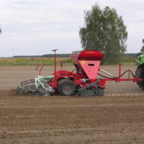 Unia FS T Drive w trakcie pracy z ciągnikiem