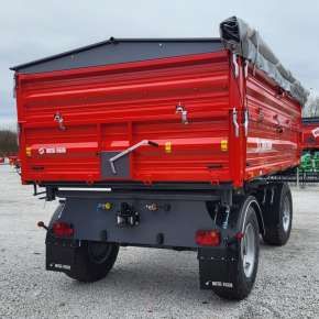 Tylny wysyp w przyczepie rolniczej T711/2 firmy Metal-Fach wraz z rynną wysypową