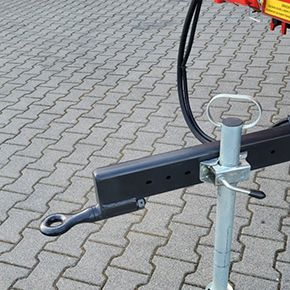 Stopa podporowa przyczepy wywrotki 1-osiowej typu T963/2 Nela firmy Metal-Fach zamontowana na zaczepie 