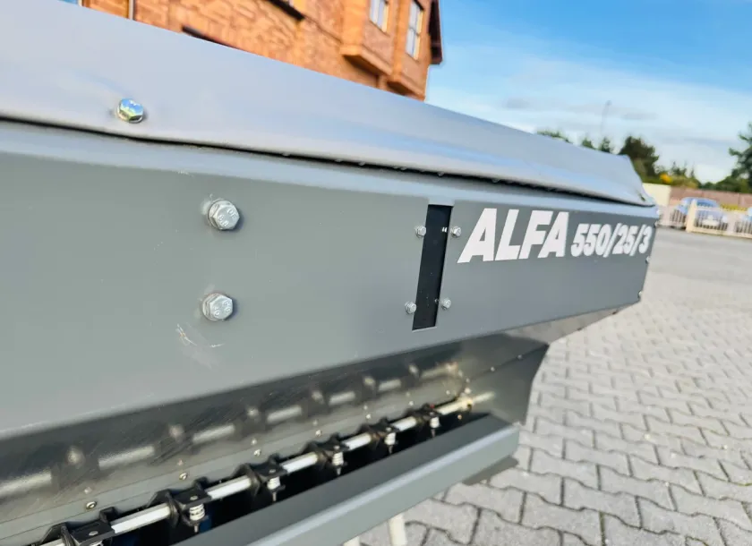 Siewnik poplonów Unia ALFA 3,0 m do podsiewu plac firma Korbanek