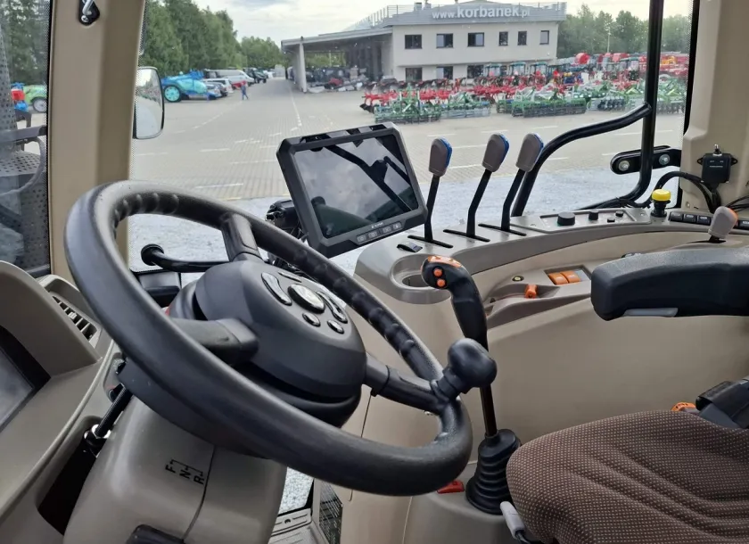 Nawigacja AllyNav AF305 zamontowana w ciągniku