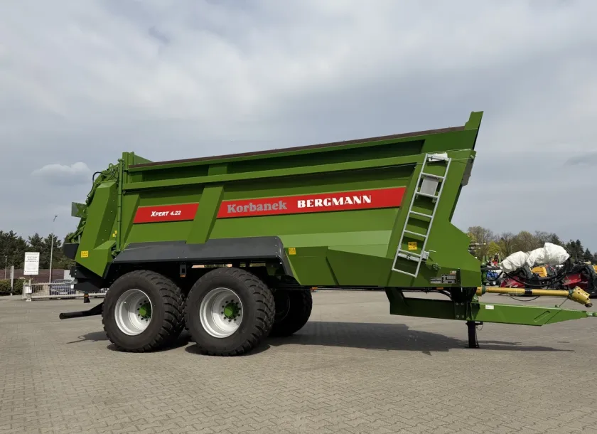 Niemiecki precyzyjny uniwersalny rozrzutnik do wapna i obornika Bergmann XPERT 4.22