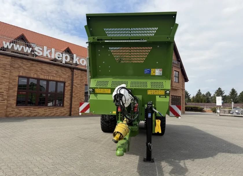 Niemiecki precyzyjny uniwersalny rozrzutnik do wapna i obornika Bergmann XPERT 4.22