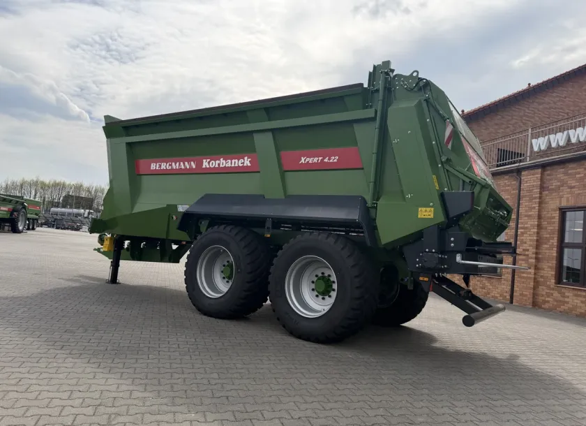 Niemiecki precyzyjny uniwersalny rozrzutnik do wapna i obornika Bergmann XPERT 4.22