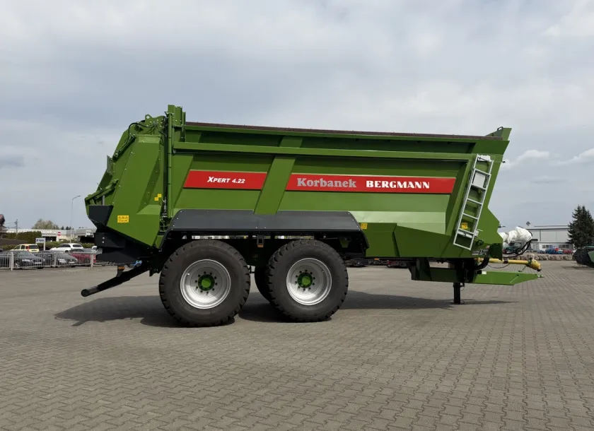 Niemiecki precyzyjny uniwersalny rozrzutnik do wapna i obornika Bergmann XPERT 4.22