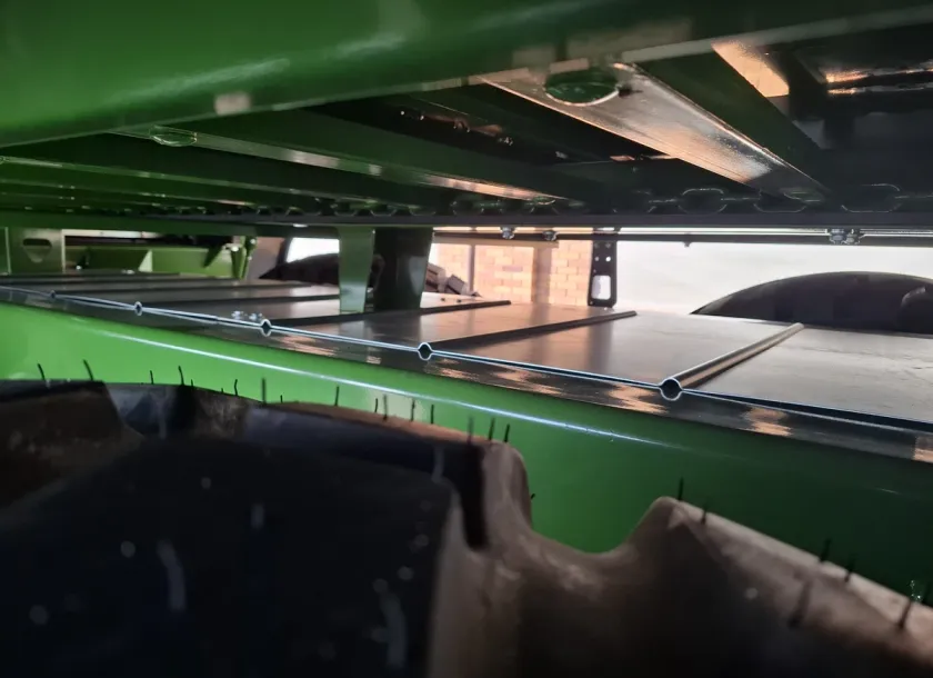 Niemiecki precyzyjny uniwersalny rozrzutnik do wapna i obornika Bergmann XPERT 4.22