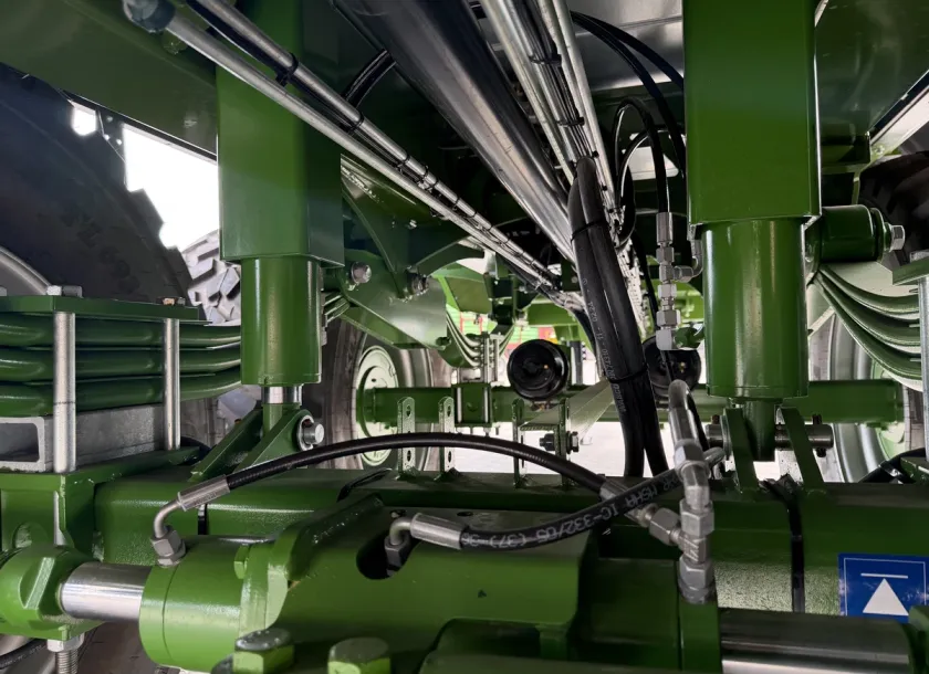 Niemiecki precyzyjny uniwersalny rozrzutnik do wapna i obornika Bergmann XPERT 4.22