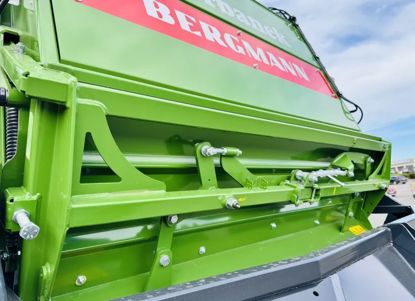 Niemiecki precyzyjny uniwersalny rozrzutnik do wapna i obornika Bergmann XPERT 4.22