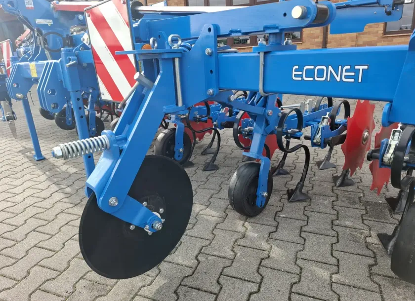 Krój stabilizujący tor jazdy pielnika, w pozycji roboczej Krój stabilizujący tor jazdy pielnika, w pozycji roboczej