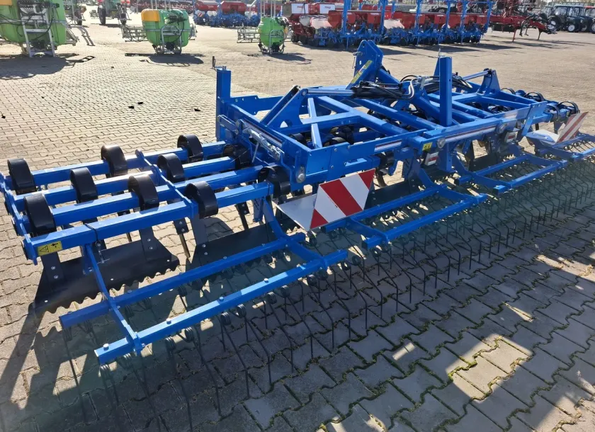 Po pokazowy regenerator łąki i użytków zielonych CARRE PRAIRIAL 6m