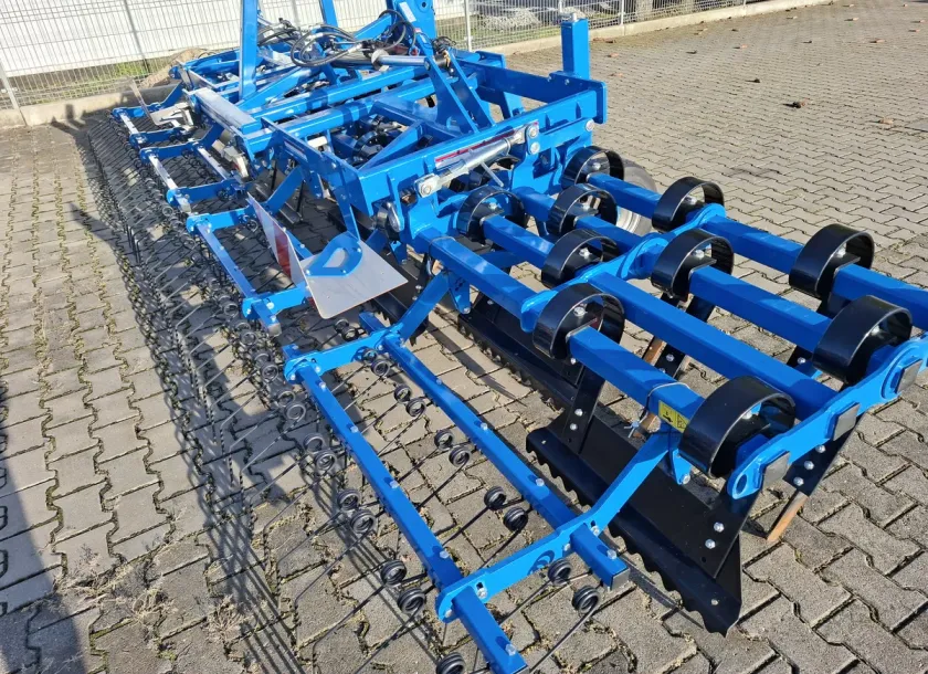 Po pokazowy regenerator łąki i użytków zielonych CARRE PRAIRIAL 6m