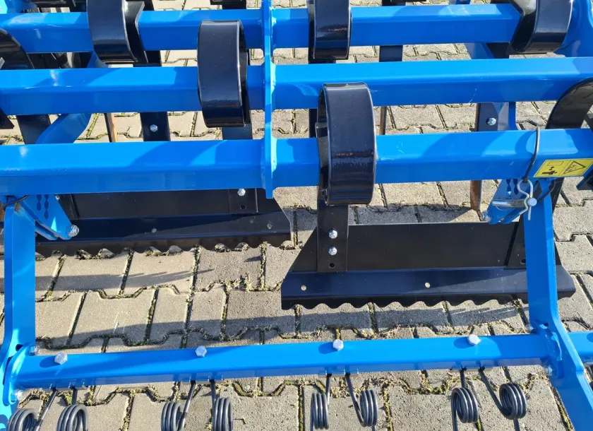 Włóki (listwy) wyrównujące regeneratora łąk