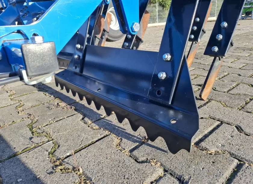 Włóki (listwy) wyrównujące regeneratora łąk