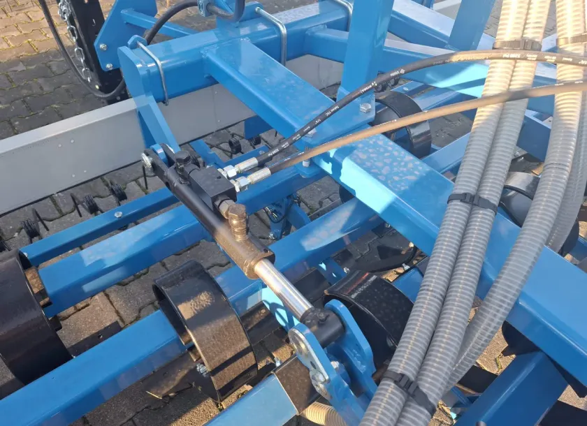 Regulacja hydrauliczna noży do wertykulacji