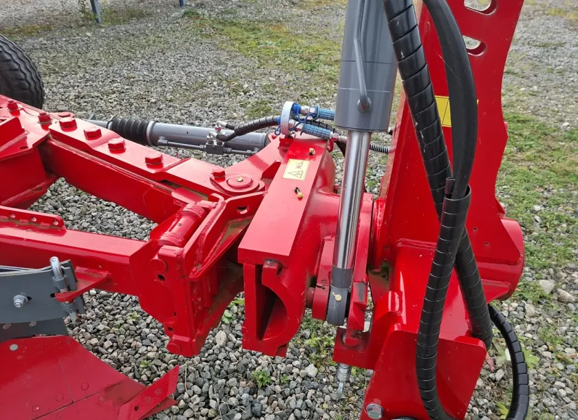 Pług zawieszany obracalny obrotowy Unia Group Ibis XXLS 4+1 zabezpieczenie resorowe non-stop Pięcioskibowy pług