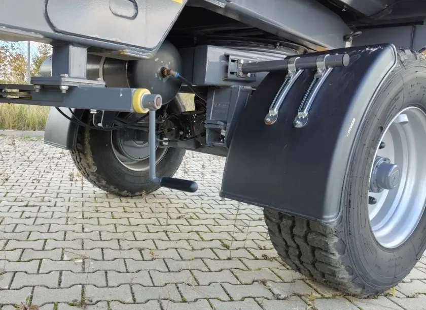 Opony przyczepy rolniczej Metal-Fach typ T739A o ładowności 14 ton