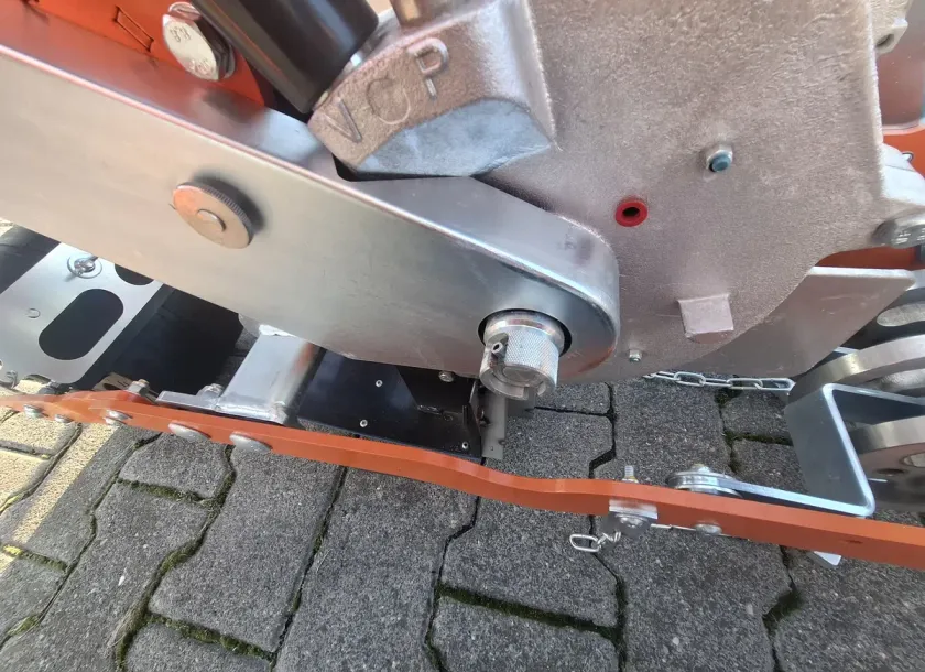 Sprzęgło rozłączające napęd sekcji wysiewającej