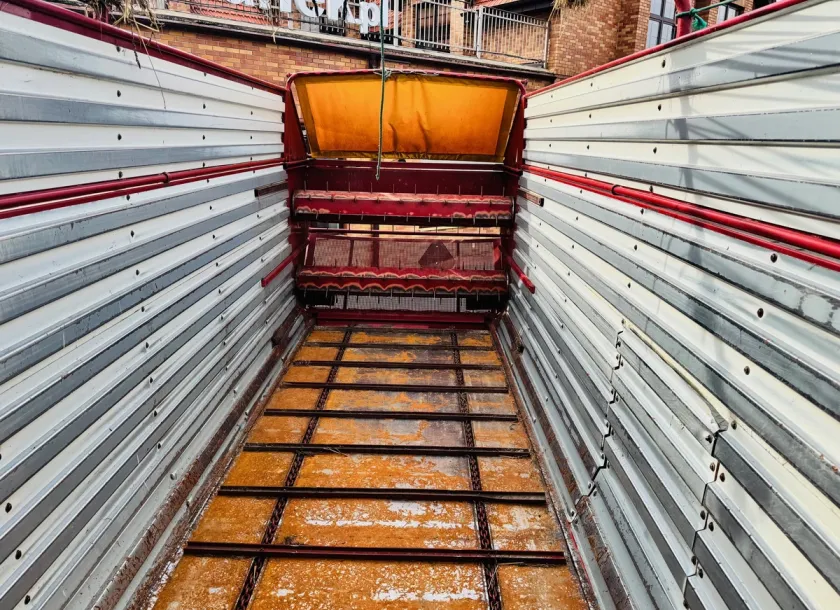 Przyczepa samozbierająca Strautmann Super Vitesse 29 m3