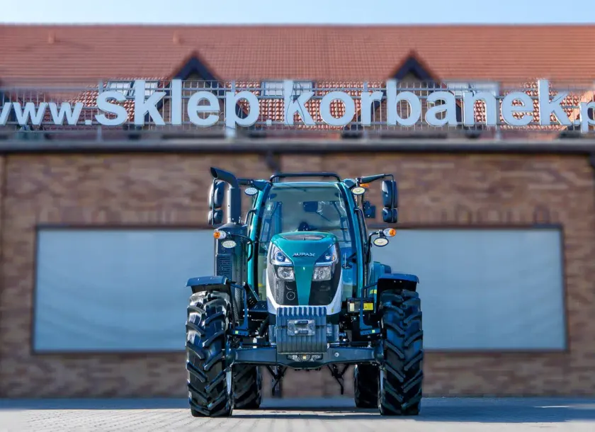Ciągnik rolniczy Aupax 5130 Stage V widok na przód