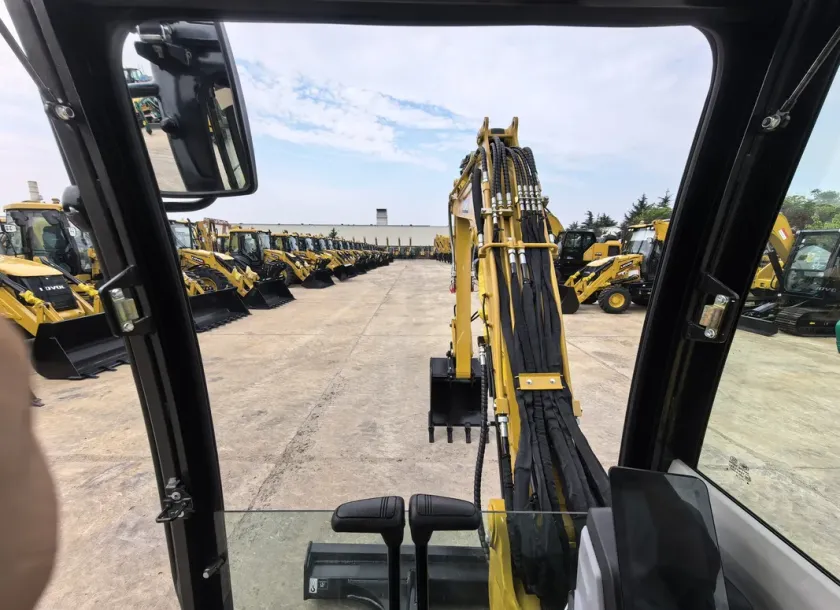 Mini koparka Lovol FR55F-u widok