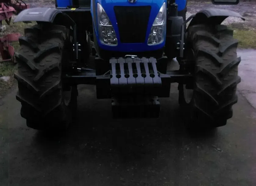 Obciązniki walizkowe w ciągniku New Holland TD5.75