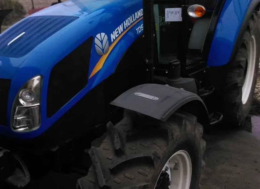 New Holland TD5.75 lewy błotnik z przodu napęd 4x4