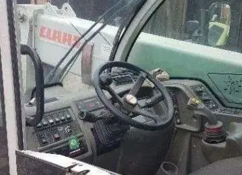 Kabina w używanej ładowarce Claas Targo
