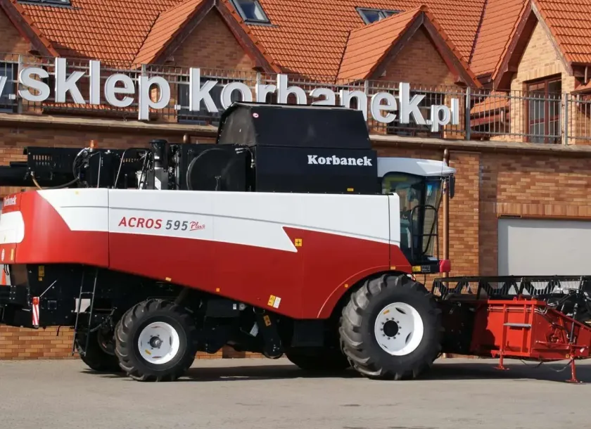 Zdjęcie przedstawiające kombajn zbożowy Acros 595 +. 