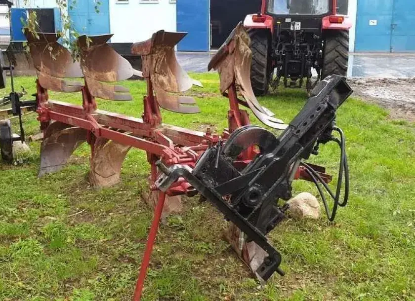 używany pług 4 skibowy Krone