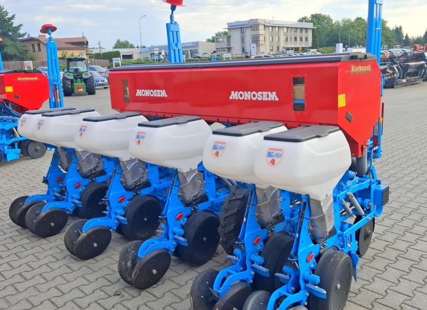 Okazja, wyprzedaż nowego powystawowego siewnika do kukurydzy Monosem 